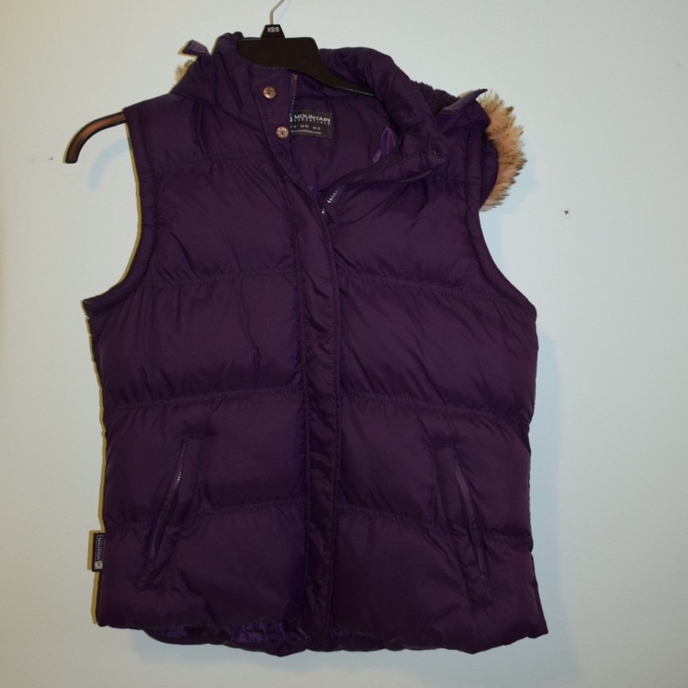 Sleeveless jacket
